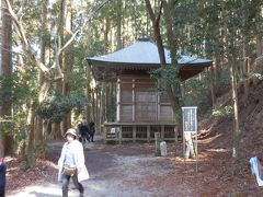 　金峯神社の近くに義経隠れ塔