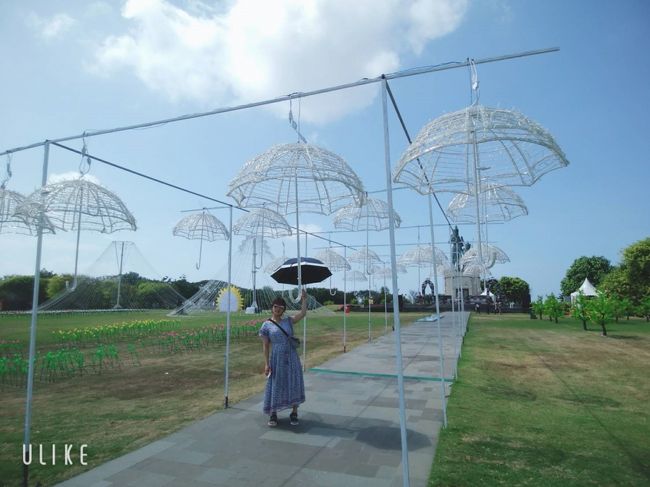 傘がいっぱい<br />電飾が付いていたので夜は綺麗なのでしょう