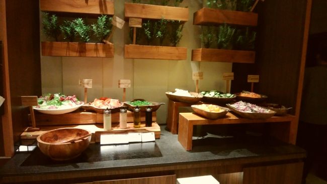 サラダコーナー