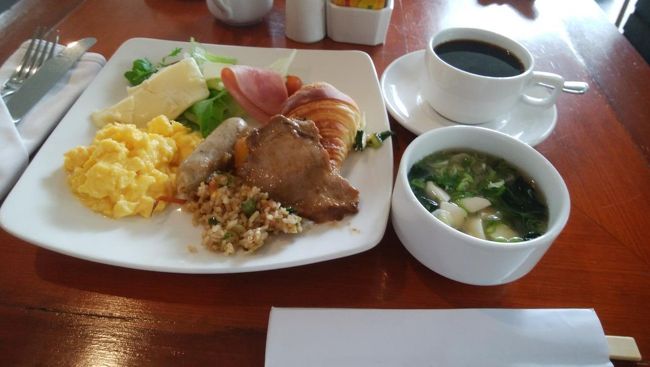 大好きなスクランブルエッグにクロワッサン<br />なんかいつも同じ物食べてます<br /><br />わかめと豆腐の味噌汁美味しかったなぁ<br />お箸も用意されているので食べやすかったです<br />