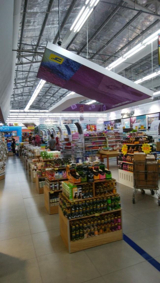 まずは両替所に連れて行ってもらいます<br /><br />カルフールかハイパーマートどちらかにしようか迷っていたら<br />調味料類はハイパーマートの方がたくさんあるというので<br />そちらへGO！<br /><br />ハイパーマートのパーキングに着いて<br />降りた場所に１５：４０に集合ということでガイドさんと別れました<br />これが大失敗