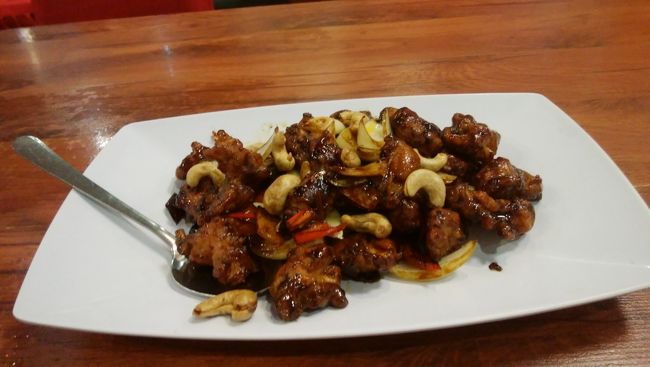 それがこれ！<br />唐揚げに味付けましたっていう感じなんだけど<br />初めて出会った味と食感<br />辛いですが<br />美味しいったらないのです<br /><br />この旅の№１<br /><br />リピート間違いなしの「Warung Soon Kee」でした