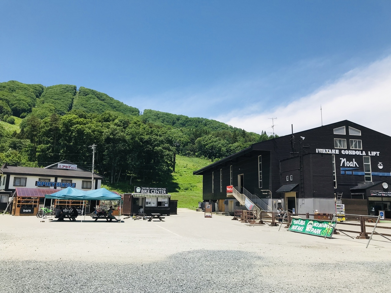 さぁ～この旅のメインイベントその１…

岩岳マウンテンハーバーへ行くゴンドラ乗り場に着きました～