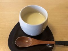 まずは茶わん蒸し。ふるふるして温かいです。でも味がちょっと濃い。