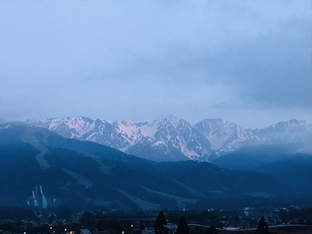 日の出前の鳥のさえずりで目が覚めてしまった(*^^*)
いつもはこんなに早く起きられないのに、、、
旅行に来るとなんでこんなにも早起き出来るのか不思議～
