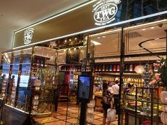 ホテルへ戻る途中、「ＴＷＧ」でお買い物♪。

ゴージャス感が出てる～。