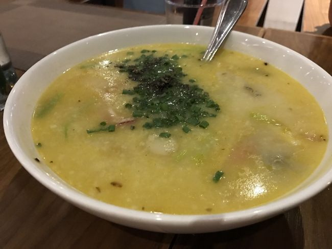 お粥。海鮮でこれも美味。