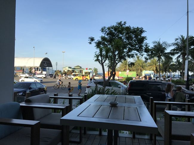 暑すぎてホテルへ戻る。テラスでコーヒー。<br />ベトナムコーヒー大好き。練乳が入っていて、甘いコーヒーが好きな人は、ハマると思う。