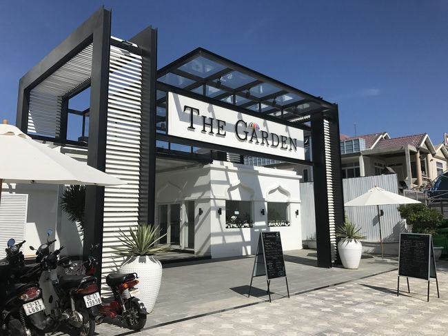 リフレッシュ完了したので、出発までお外をお散歩。いい感じのカフェを見つけた。