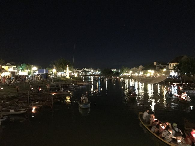 ここで、ランタンを浮かべることができる。<br />ただ、すごい人だし客引きがなかなかしつこい。<br />見てるだけで満足してしまい、体験はせず。。