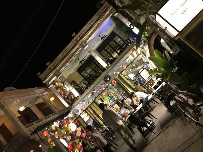 屋台もたくさんあるから、お土産探しにはもってこい。ここでも、値引き交渉すれば安くしてくれる。