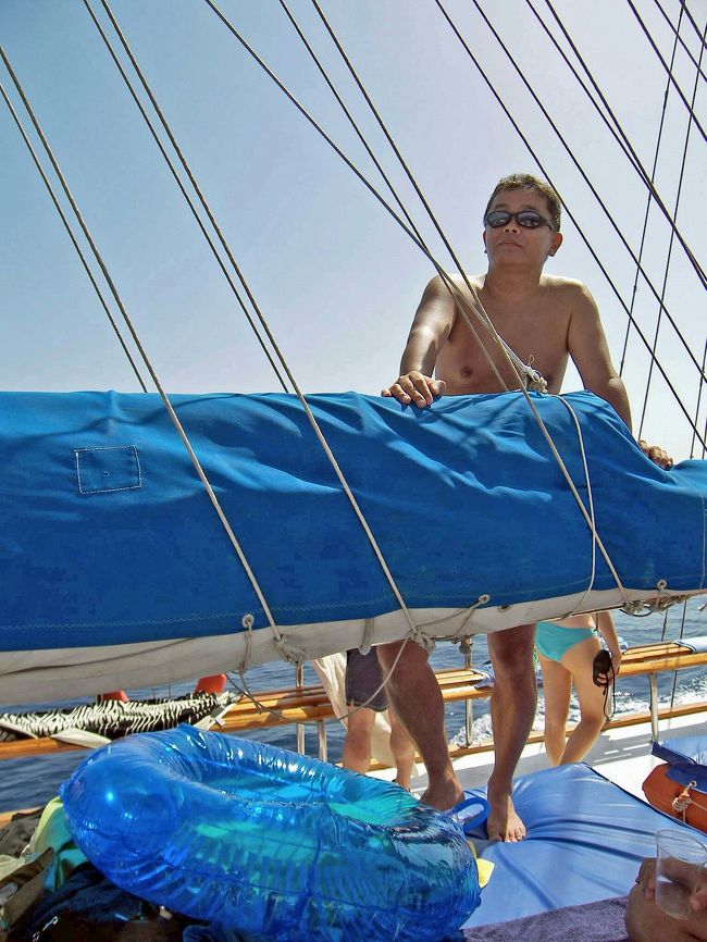 気分は海の男ですが、マストがいい感じでお腹周りを隠してくれます。