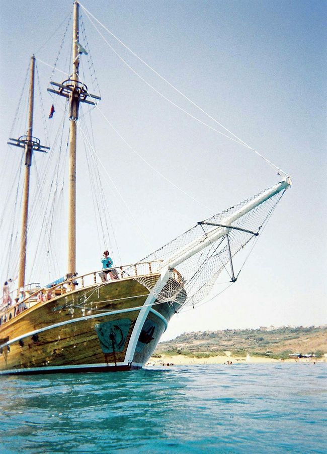 折角の帆船クルーズですが、この日は帆走しませんでした。帆船のクルーズは北キプロスのギルネや南側のパフォス、トルコのアンタルヤやサントリーニなどのギリシャの島々などでも乗りましたが、海の美しさはマルタが一番かもしれません。