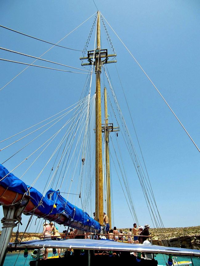 かなり大型の帆船だと分かります。