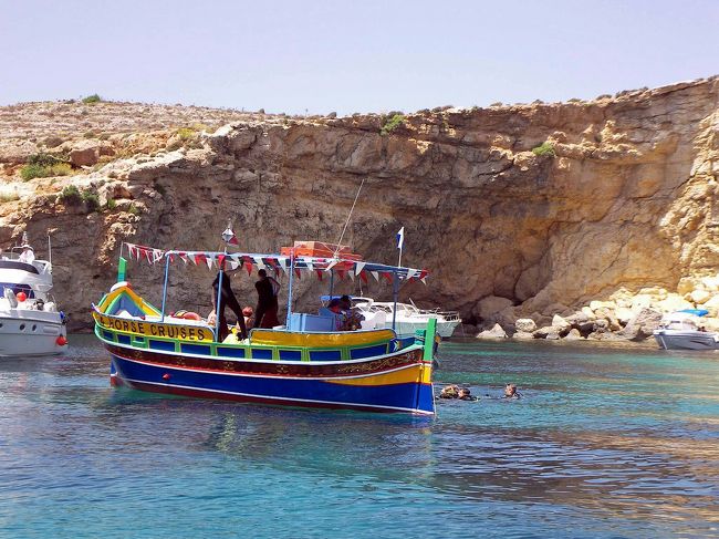 ダイビングを楽しんでいる人達も見られました。