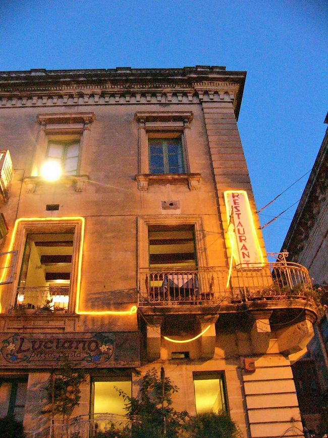 この日の晩は聖パウロ教会の横のレストランで晩ご飯にしました。毎日通りを歩いていて府に気が良さそうだったからです。もちろんホテルからも至近距離です。