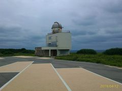 11時、波照間島星空観測タワー。閉館していた。近くに公衆トイレがあり、人がいない割にはまだ何とか使えるレベルのトイレだ。