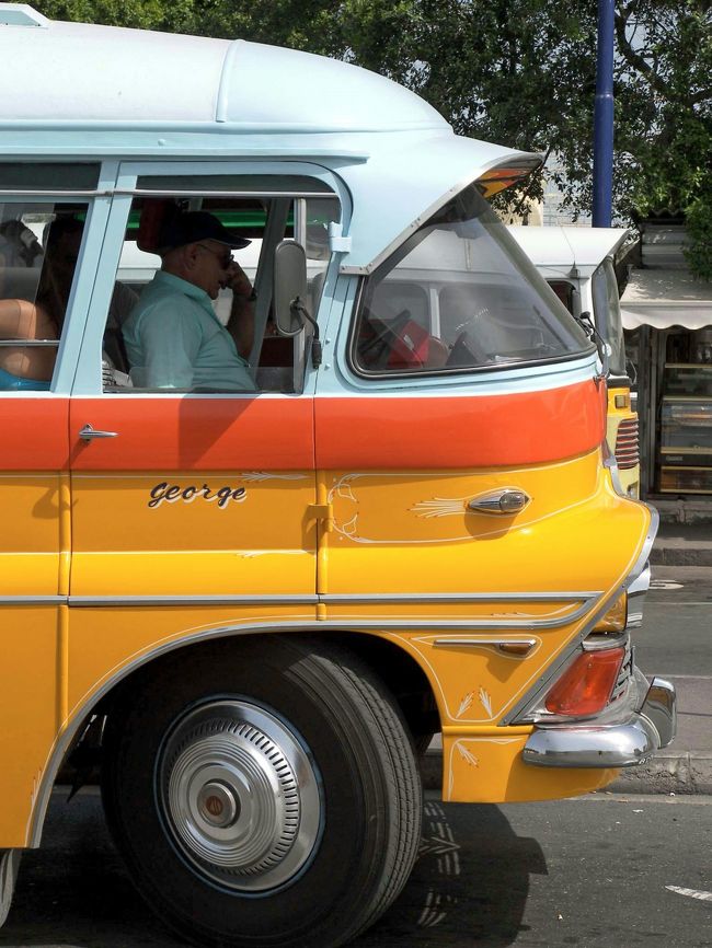 今日の運転手はジョージさんです。