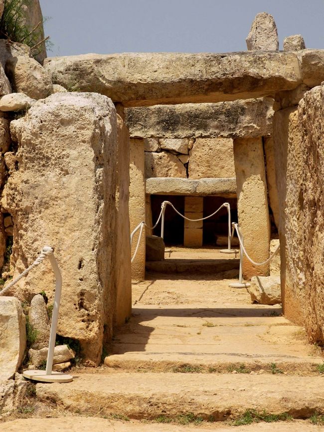 ここも現在はテントで覆われてしまってるようです。