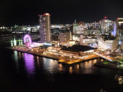 『神戸ポートタワー』からの夜景
エレベーターで頂上へ行き、夜景を楽しむ。入場料700円。
