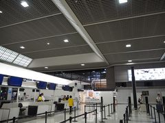 今回は香港エクスプレスを利用します。
LCCだけど第3ターミナルではなく、第2ターミナルから出発でした。

最近第3ターミナルばっかりだったからなんか嬉しいね。

オンラインでチェックインを済ましておいたし、預ける荷物もないので
このまま搭乗口まで行っちゃう感じで。