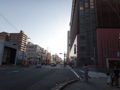 やっと知ってる景色が見えて来ました。右の建物はアスピア明石です。ここまで来れば明石駅はもうすぐ。