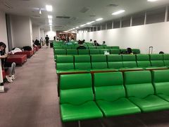 今回とにかく安く行こうと思った結果、ターミナルで一晩明かすことにしました。初めて、関西空港でタミ寝しました。

（もう二度としない）

@エアロプラザ　毛布を無料で貸し出し中