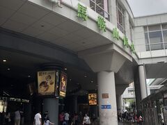 香港へ戻り、友人がお土産渡すからホテルへ届けると言ってくれましたが、お腹ゴロゴロですのでご自宅近くのショッピングモールで買い物するので、持ってきてくださいと提案してしました。
大学駅から馬鞍山まではバスで１０分でした。