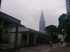 2019/06/21
朝の新宿駅。

今回のフライトは羽田空港発です。
地元からは節約のため夜行バスと電車を乗り継いで向かいました。

街中が警察官でいっぱいで、そういえば東京で逃走犯が騒がれているタイミングでした(゜д゜)

・夜行バス(富山⇒新宿)　2594円
