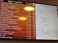 この店、日本語メニューもあります。no.3のイカ鉄板焼きが気になって、また明日に持ち越しです！