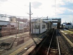 羽後境駅を発車しました。
秋田新幹線・奥羽本線（在来線）共に行き違い可能な構内配線となっています。