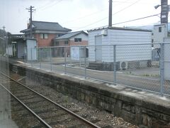 夫婦石（めおといし）駅。

有田川に夫婦石があることにちなんだ駅名らしいのですが、

すいません、確認できませんでした。