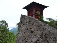 「山寺」での見学時間が一時間しか無いので「奥の院」を諦めて「納径堂」を再度撮り下山します。