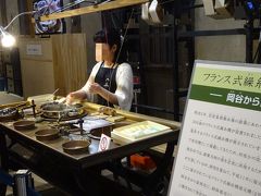 入場料金は大人1000円で、障がい者と連れ1名は無料（3人:1000円）
絹糸づくりの試演を行っていました。