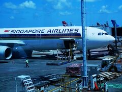 12：00ごろデンパサール空港に到着します。

パダンバイからトランスポートを呼んであります。
レッツゴー！(*'▽')(*'▽')　デスネ。
サヌールで立ち寄り両替しましょう。