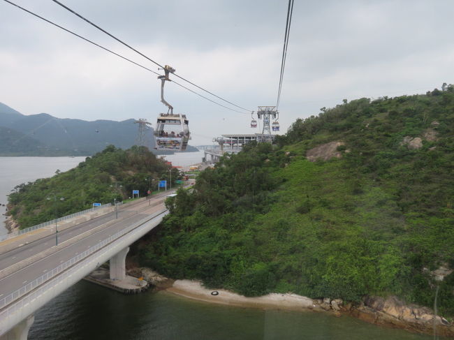 朝ごはんを食べた後、すぐゴンピンにむかいます。<br />寝不足気味のせいか、娘がバスと長～いロープウェイで乗り物酔い…(>_<)