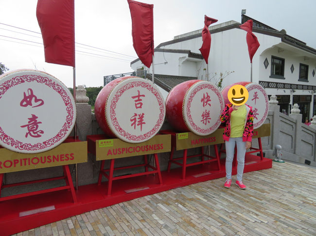 ゴンピンビレッジ<br />にめでたい文字の書いてある太鼓が並んでました。いいことがありますように…。