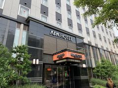 今夜宿泊するホテル　APA HOTEL 栄に到着です。栄駅から徒歩10分以内で到着。