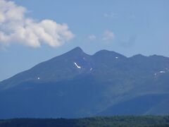 その硫黄山です。

雪が残っていますが、この山は標高１５６２ｍを誇ります。