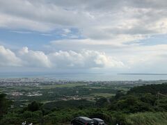 鍾乳洞を出て、次を考えずに車を走らせていたら「バンナ公園」という案内。
取り合えず行ってみたら、見晴らしのよい展望台がありました。