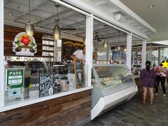 歩き疲れたし暑いし涼を求めてジュラート屋さんへＧＯ！！