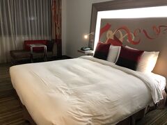 イミグレでクタクタになって・・・を予想していたので、今回は桃園空港すぐそばのNovotel Hotelに一泊予約をしていました。
ここに泊まるのは２回目です。空港から無料バスも出ていて、とっても綺麗なホテルなので気に入っています。公式サイトで13000円。