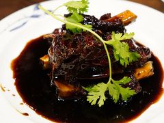ホテル横のレストランで夕食