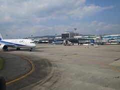 大阪空港に到着。