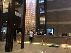 ホテルチェックアウト。
快適なホテルでしたが寝るだけ感があります。