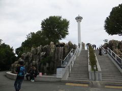 シャトルバスが龍頭山公園まで送迎してくれたので　
気軽に街中を観光　

表紙のドラゴンは　この公園にいました

まっ　今見ると　どうしてくれるんだ　と　
叫んでいるようなドラゴン