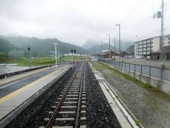 大槌駅。
この辺りは津波の被害が大きく、線路も流された。
土地を嵩上げした後に新しい線路が造られた。