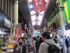 お目当ての海鮮丼を食べに、近江町市場へ。
バス停からすぐです。