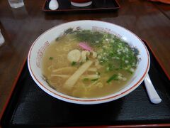 帆立ラーメン(800円)で遅い昼食です。
