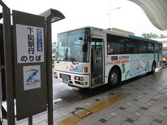 そして定刻に宇部空港 http://www.yamaguchiube-airport.jp/ に到着し、高速バスで下関へ移動。

鉄道も調べましたが、本数が少なく、バスの方が1時間程度早く着きます。